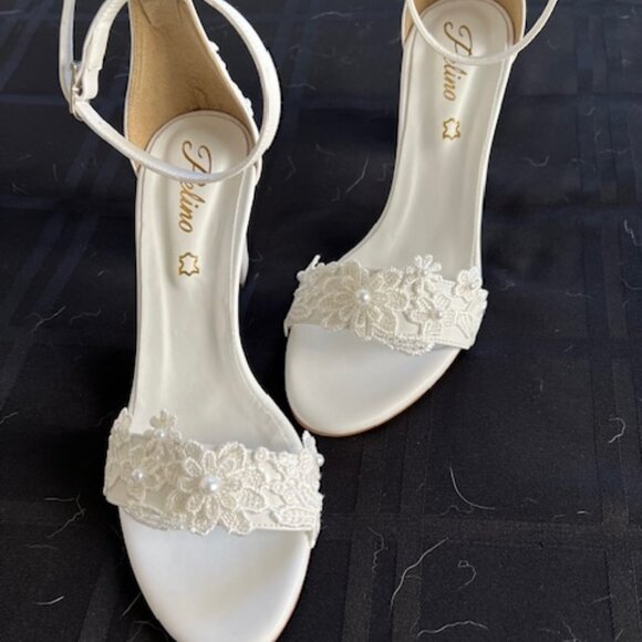 Gorgeous Bridal Shoes did not fit me. - Picture 5 of 6
